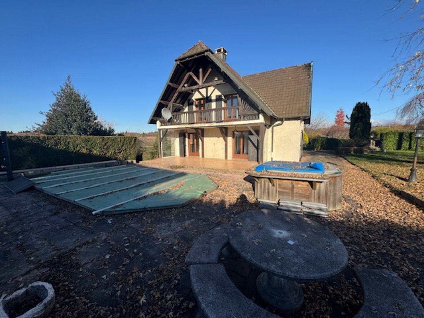 MAISON D'EXCEPTION 247 M²  5 CHAMBRES  3000 M² TERRAIN A LURE