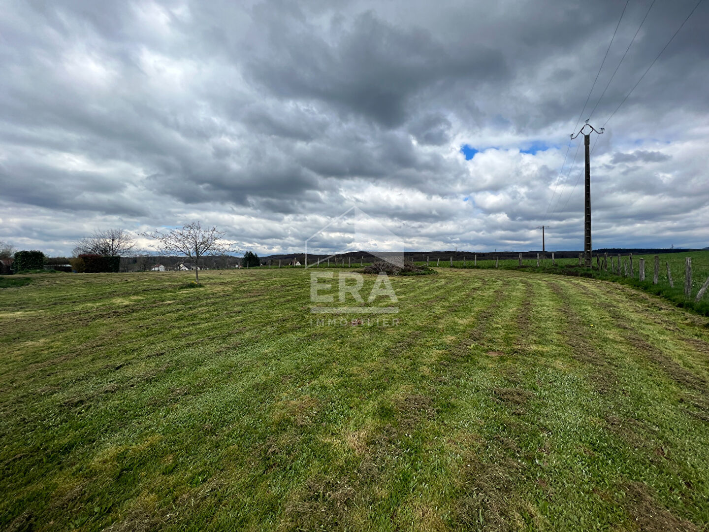 RARE ! TERRAIN CONSTRUCTIBLE  DE 1000 M²   ENVIRON