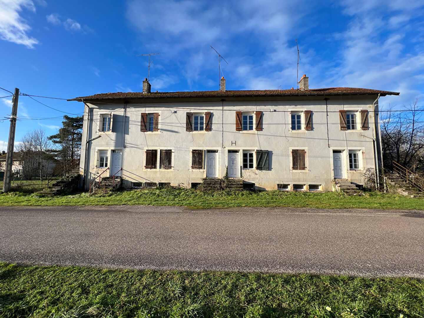 Photo ENSEMBLE DE 8 IMMEUBLES À RÉHABILITER A DEMANGEVELLE (70) image 2/6