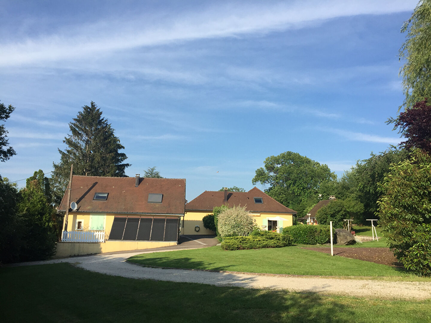 Photo SUPERBE PROPRIETE 2 MAISONS  HANGAR PISCINE GARAGES TERRAIN 3756 M² PROCHE  HERICOURT image 2/6