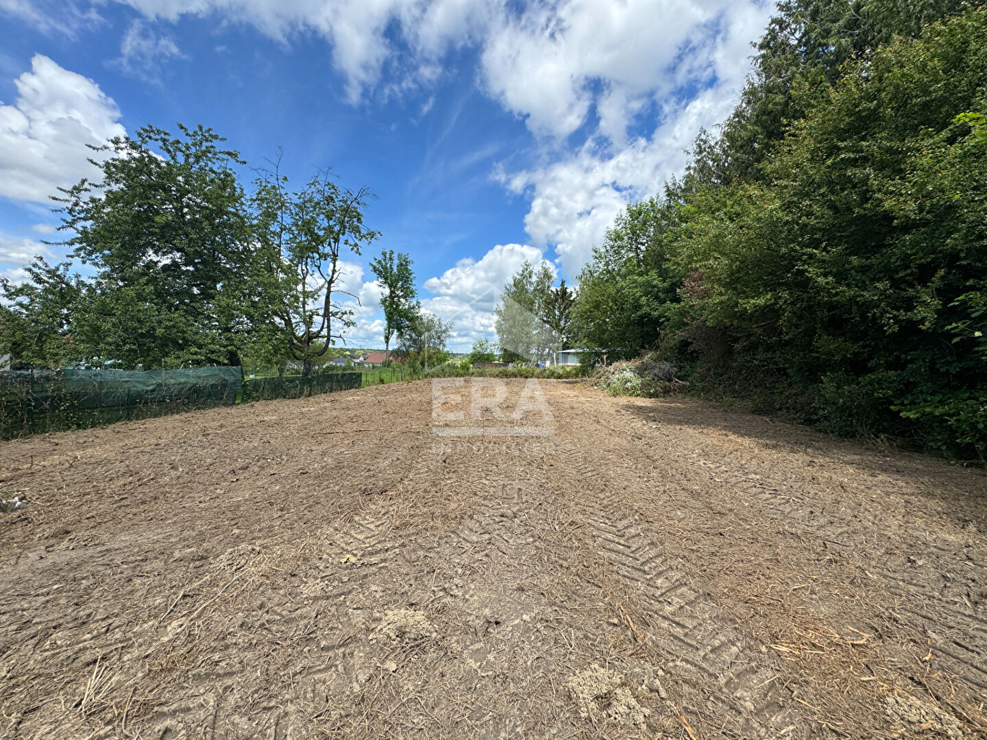 Photo RARE  TERRAIN A BATIR  OMBRAGE 500 M²  LURE image 3/5