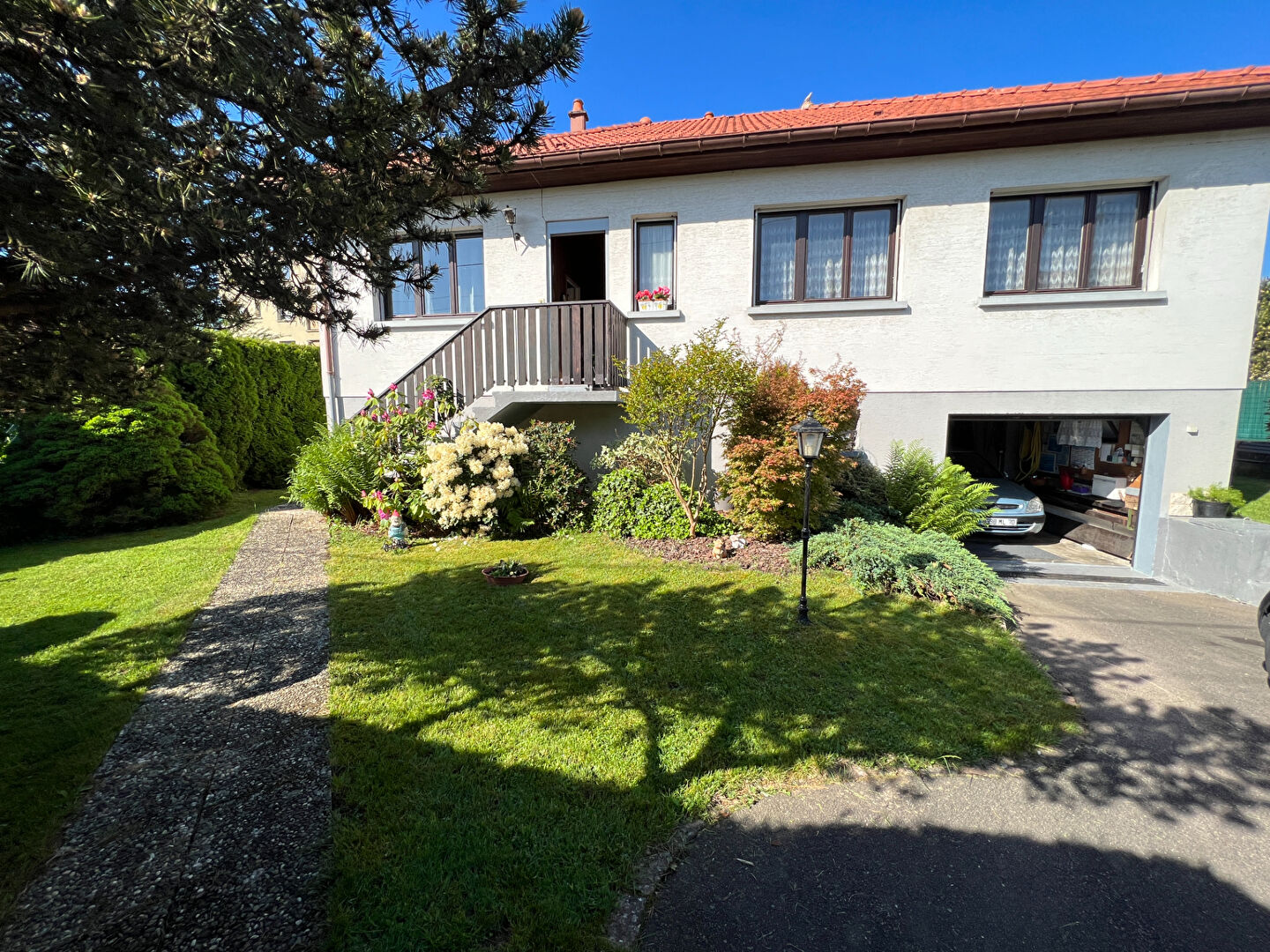 MAISON  SEMI-PLAIN PIED TERRAIN 523 M²  HERICOURT