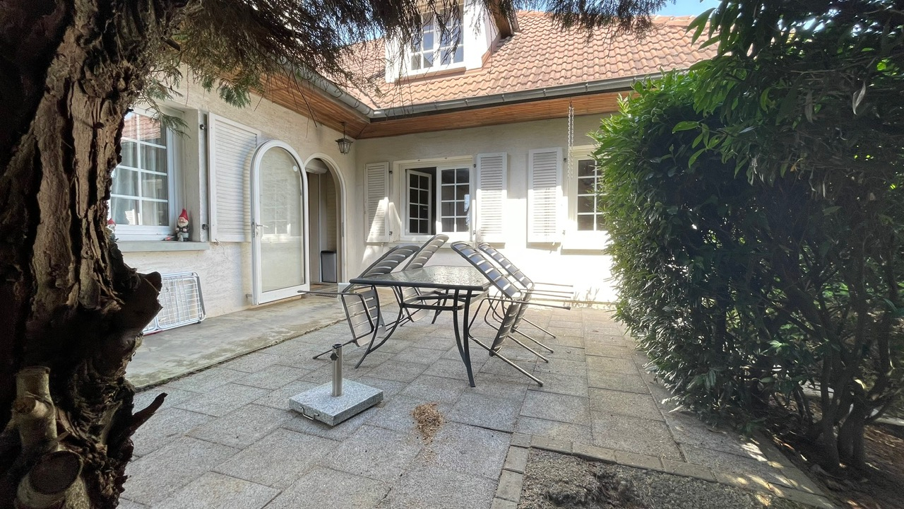 MAISON  DE  CARACTERE  SEMI-PLAIN PIED  140 M² 7 PIECES  HERICOURT CALME