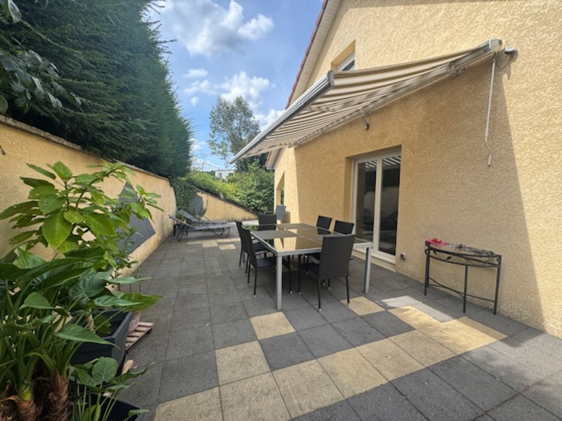 Photo MAISON  SANS VIS A VIS CALME  4 CHAMBRES  3 GARAGES TERRAIN 727 M² PROCHE HERICOURT image 1/6