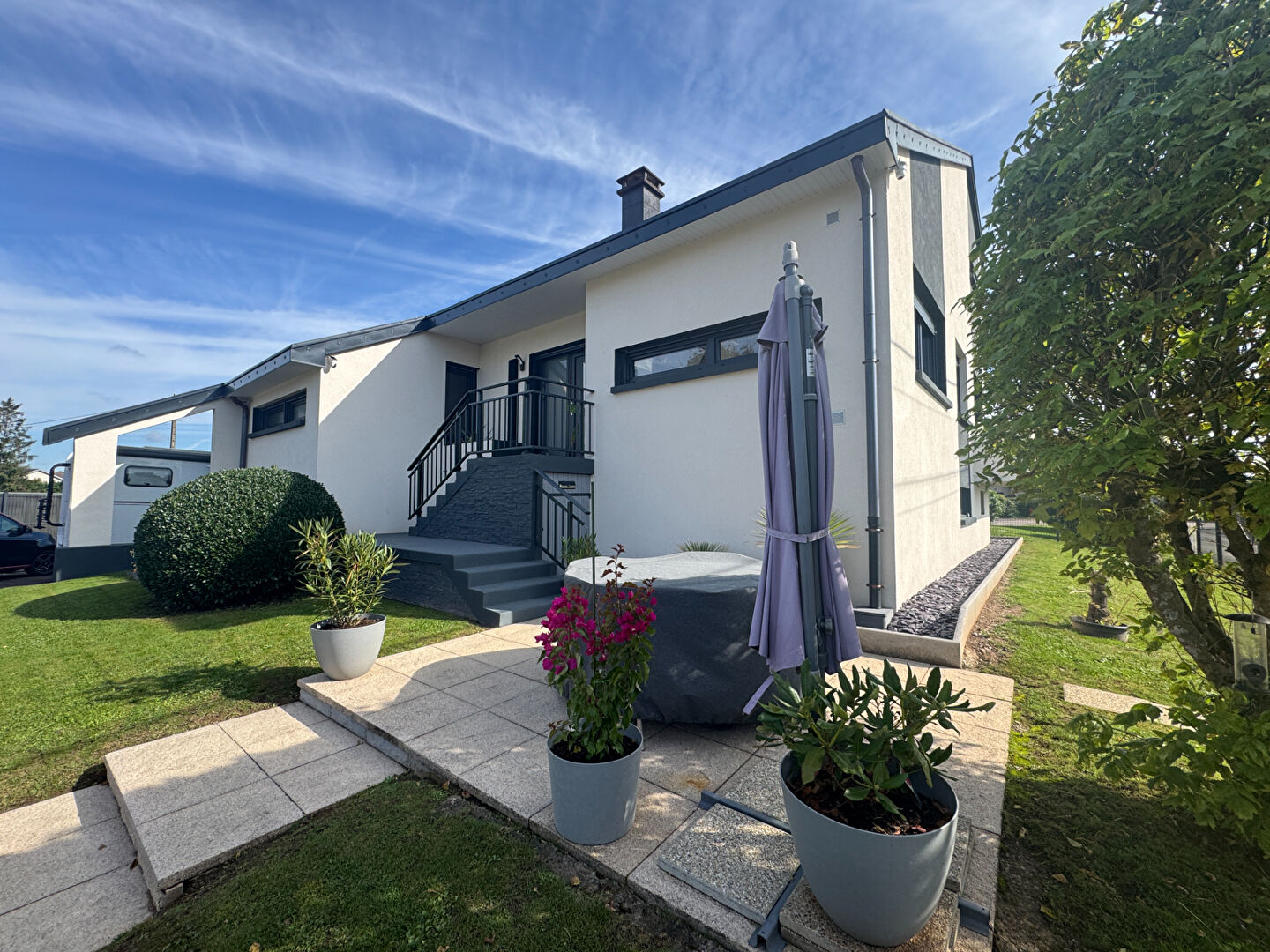 MAISON  D'ARCHITECTE 230 M² HAB  TERRAIN  1216  M² PROCHE LURE