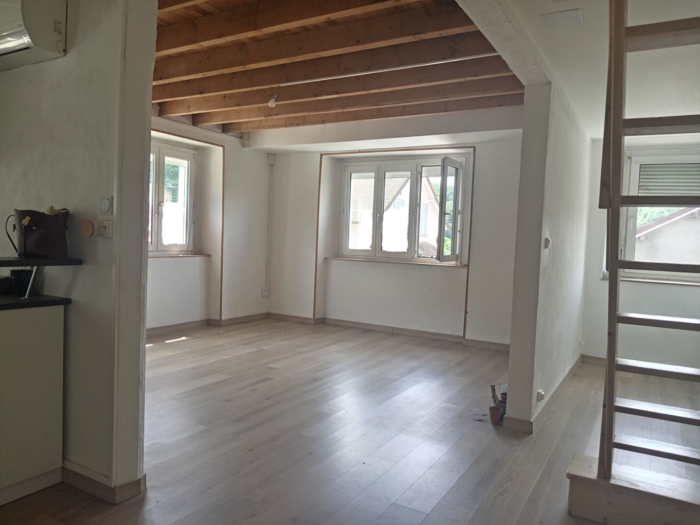 APPARTEMENT 3 PIECES DUPLEX CAVE, TERRAIN PRIVATIF + PARKING