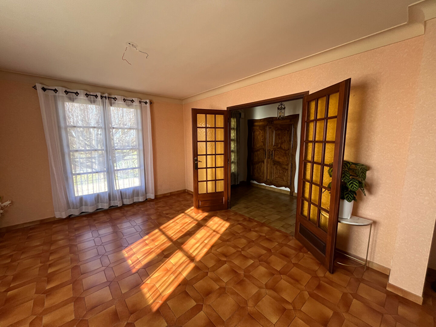 Photo Maison traditionnelle sur sous-sol complet, 4 ch, joli terrain, 2km centre du village image 4/6