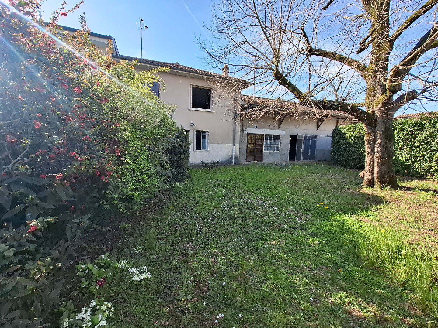 Photo Maison avec dépendances au coeur de village de Sermoyer 121 m2 image 2/6