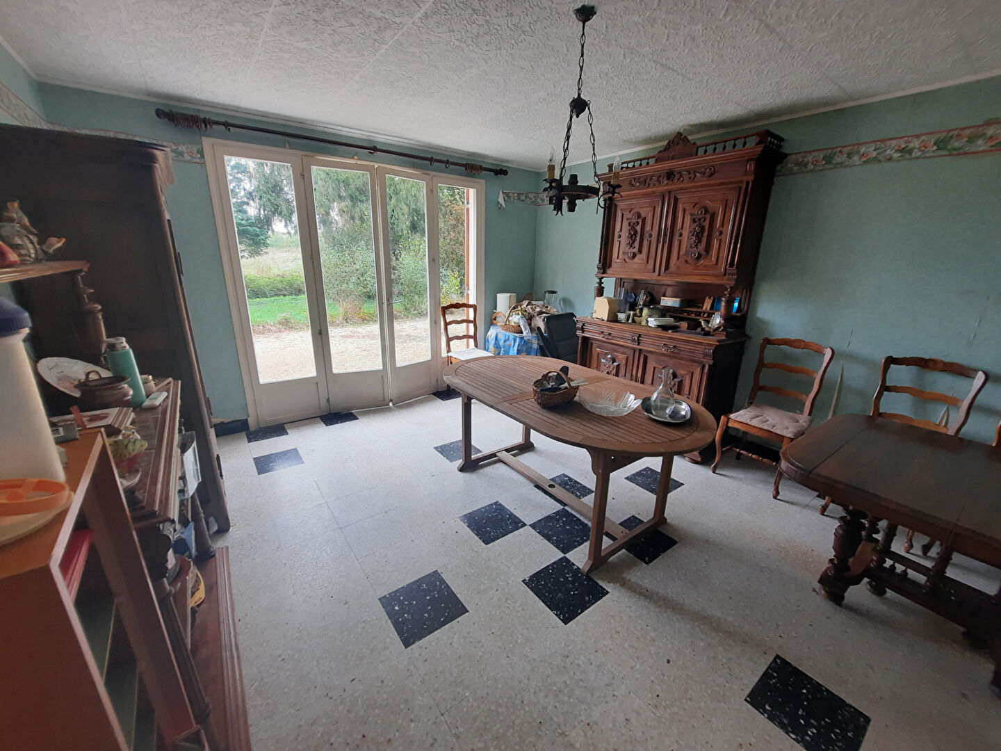 Photo Maison tout plain pied avec dépendances et terrain image 5/6