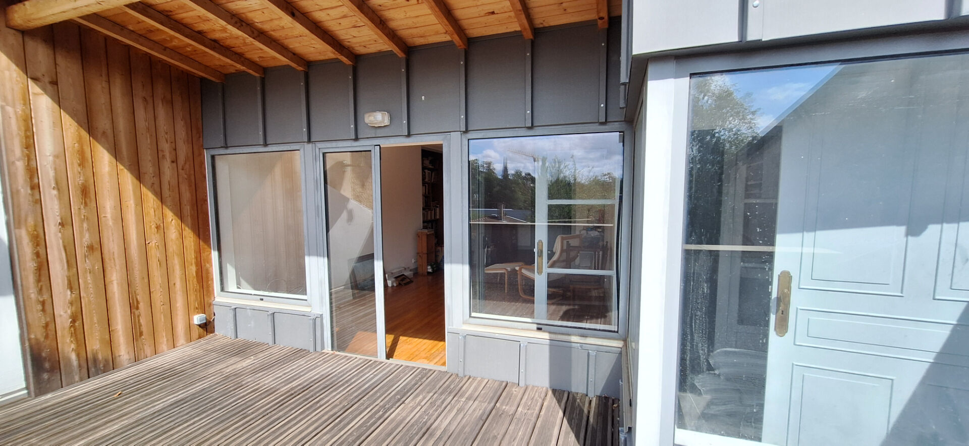 Photo Bourg En Bresse ,en hyper centre , belle maison de ville de  218 m2 , avec studio independant et local commercial loué sur 275 m2 de terrain clos image 2/6