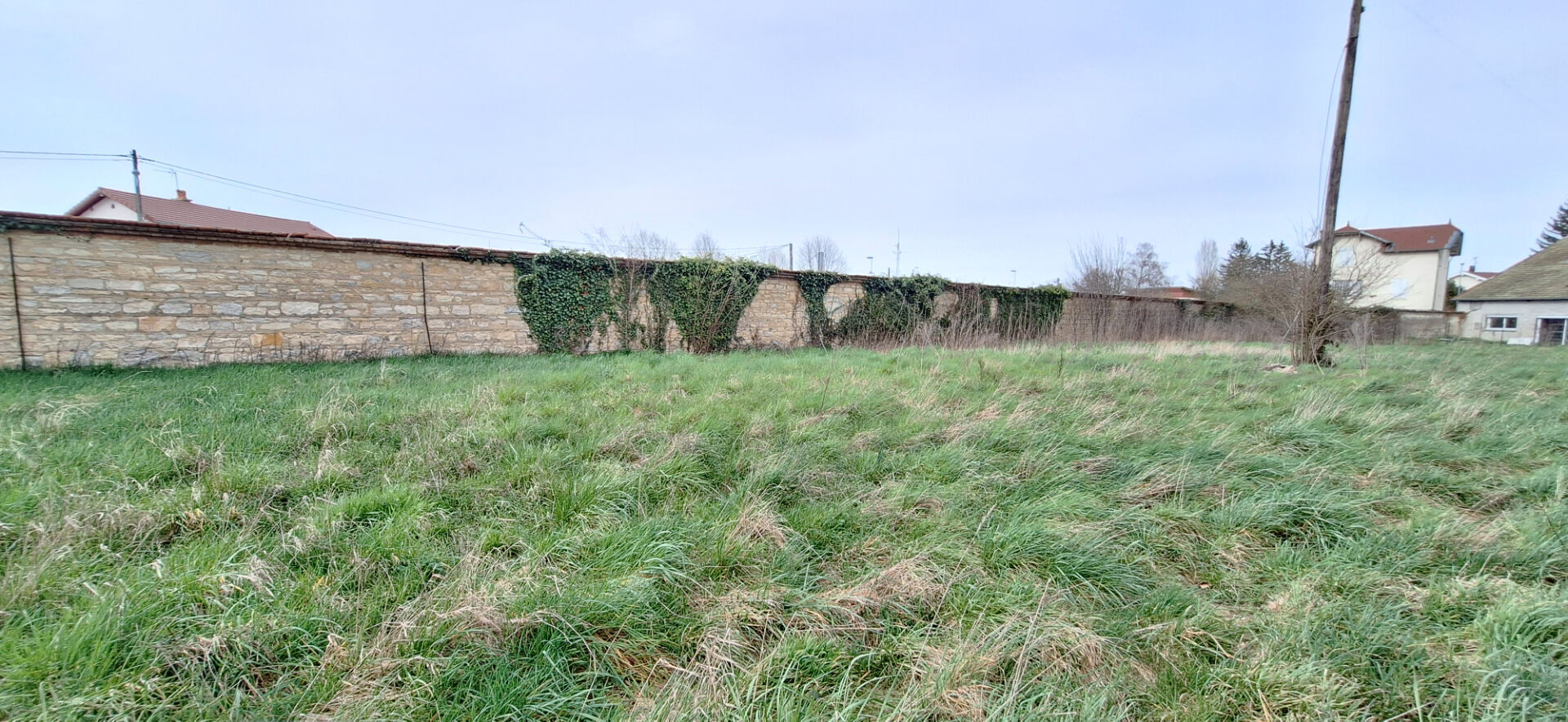 Photo Centre ville de Bourg En Bresse , beau terrain à bâtir de  1498 m2 viabilités dans le chemin d accès image 2/5