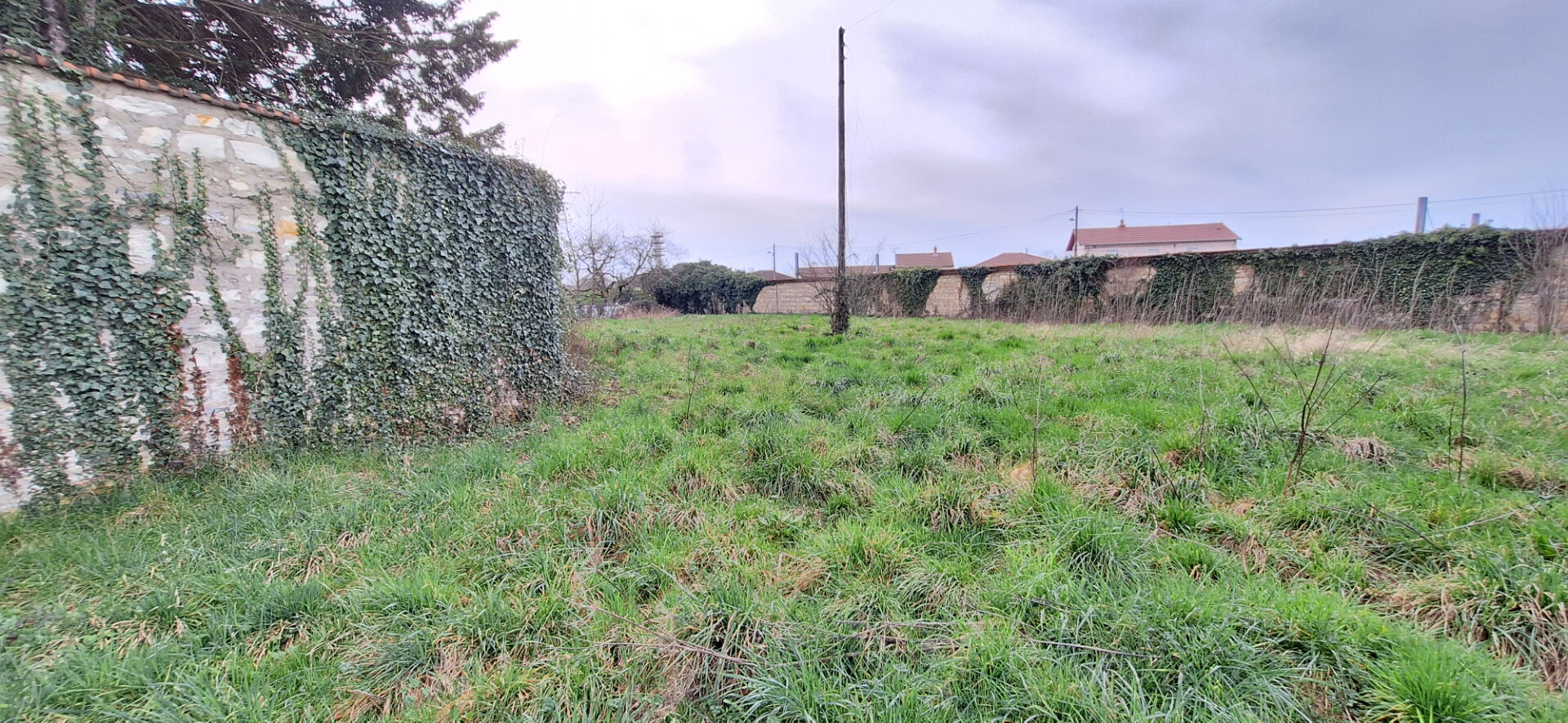 Photo Centre ville de Bourg En Bresse , beau terrain à bâtir de  1498 m2 viabilités dans le chemin d accès image 3/5