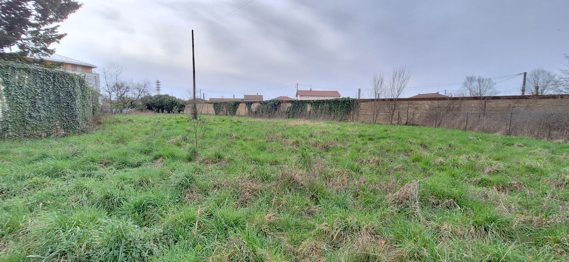 Photo Centre ville de Bourg En Bresse , beau terrain à bâtir de  1498 m2 viabilités dans le chemin d accès image 4/5