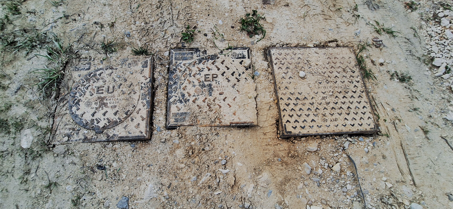 Photo Centre ville de Bourg En Bresse , beau terrain à bâtir de  1498 m2 viabilités dans le chemin d accès image 5/5
