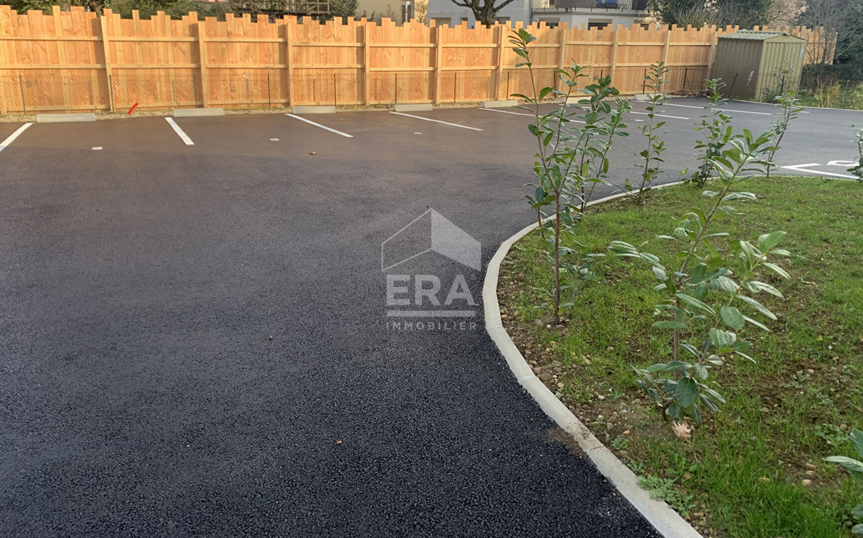 Bourg-en-bresse, proche centre ville et gare place de parking