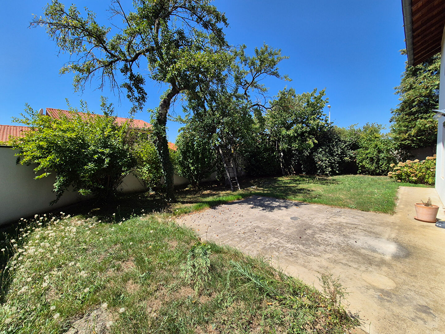 Photo Maison spacieuse à vendre à Péronnas - 5 chambres et jardin image 2/6