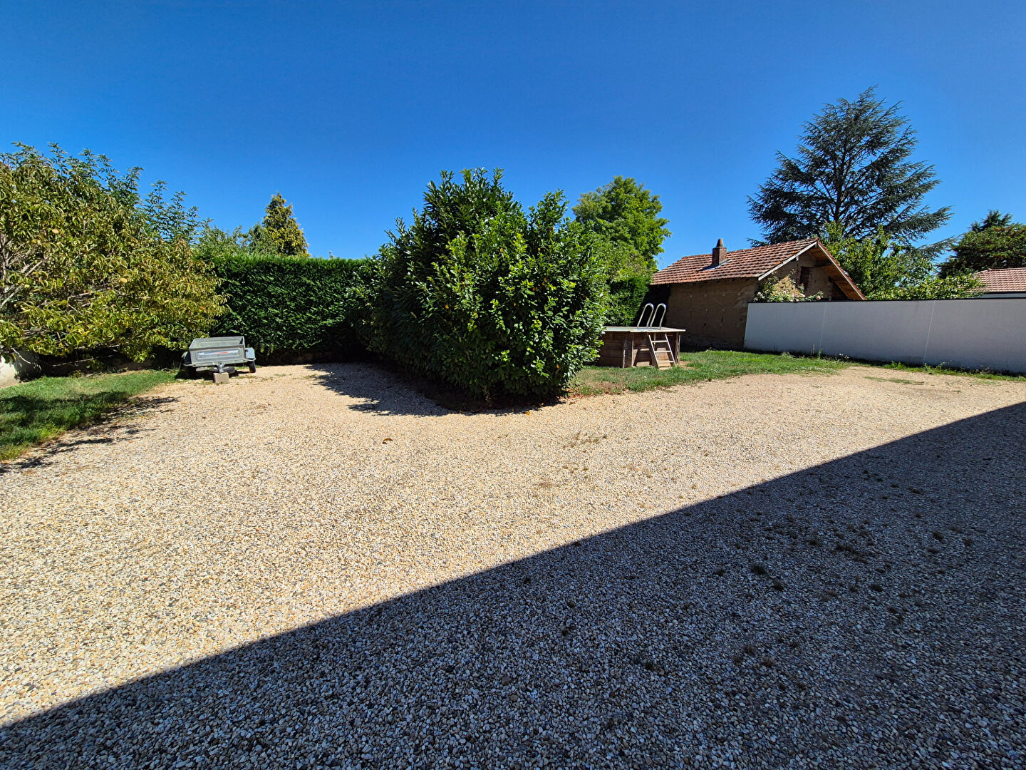 Photo Maison spacieuse à vendre à Péronnas - 5 chambres et jardin image 3/6