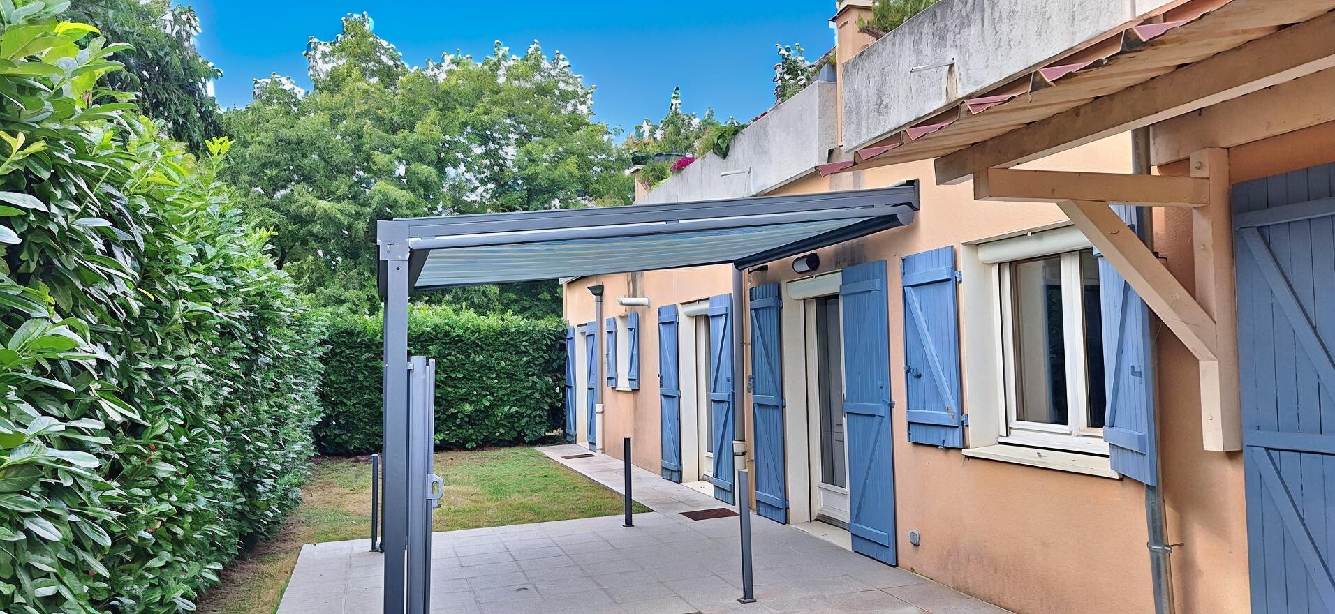 À vendre : Appartement contemporain  T 3  , plain pied avec grande terrasse , jardin  et garage  à Bourg-en-Bresse !