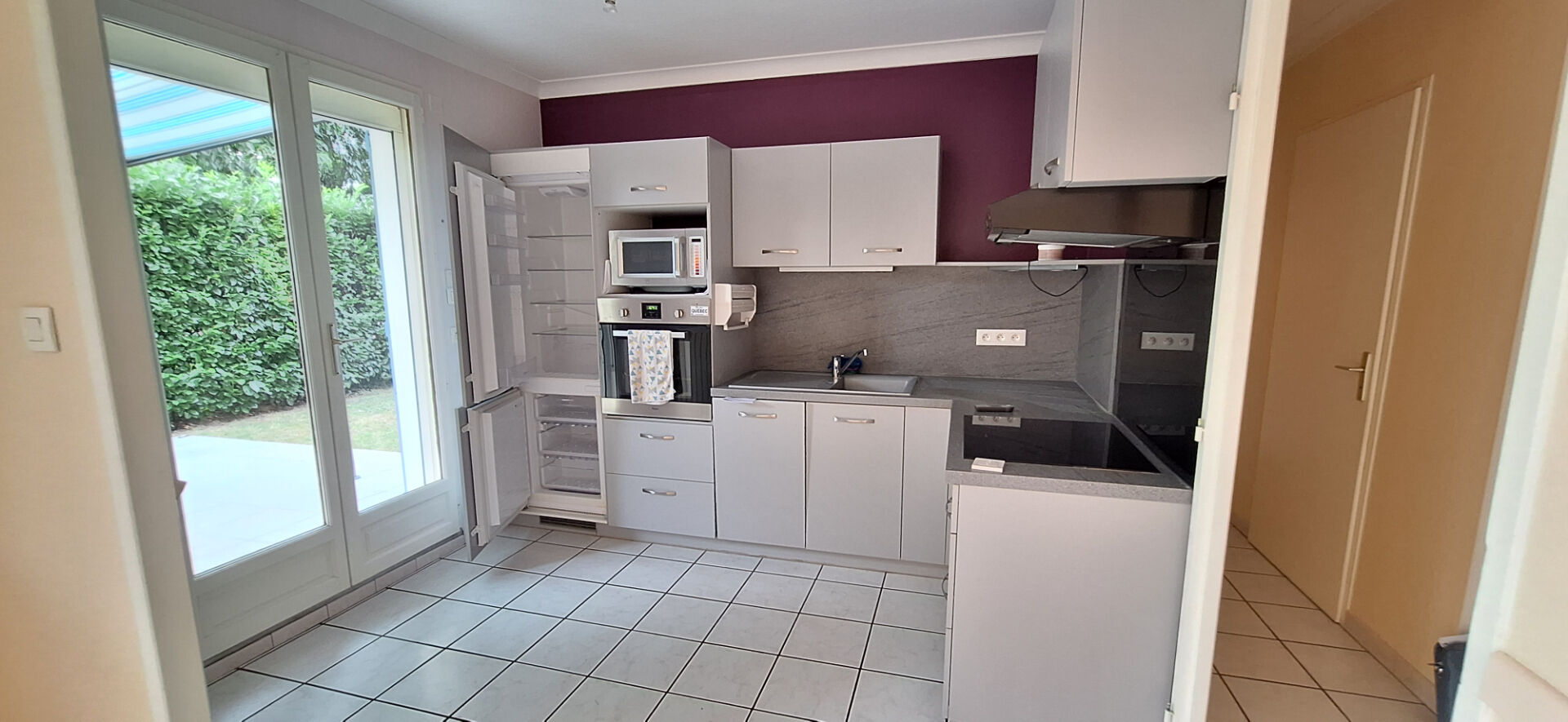 Photo À vendre : Appartement contemporain  T 3  , plain pied avec grande terrasse , jardin  et garage  à Bourg-en-Bresse ! image 3/6