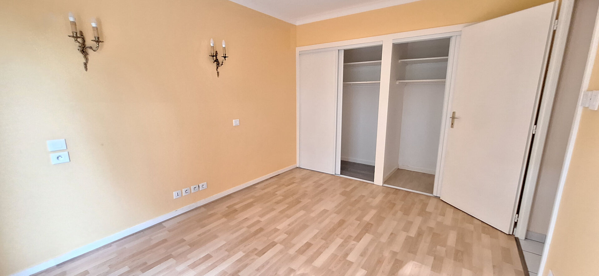 Photo À vendre : Appartement contemporain  T 3  , plain pied avec grande terrasse , jardin  et garage  à Bourg-en-Bresse ! image 6/6