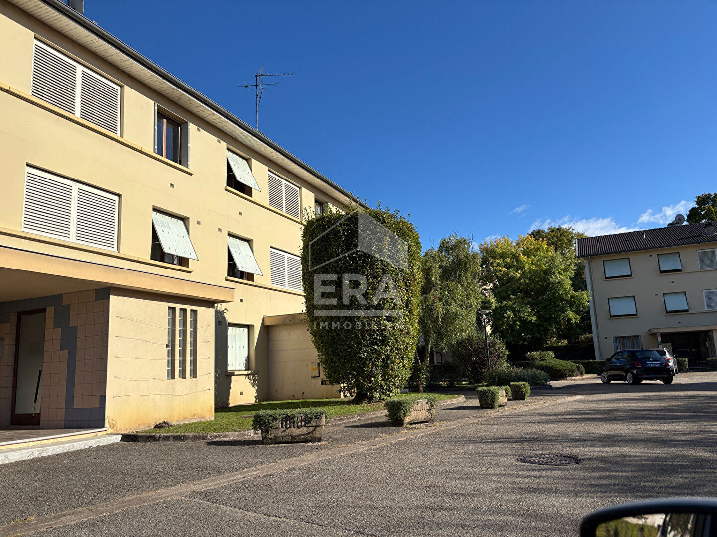 Photo Bourg-en-Bresse a vendre studio  : cuisine, pièce de vie , sdd et wc, balcon cave et parking image 1/4