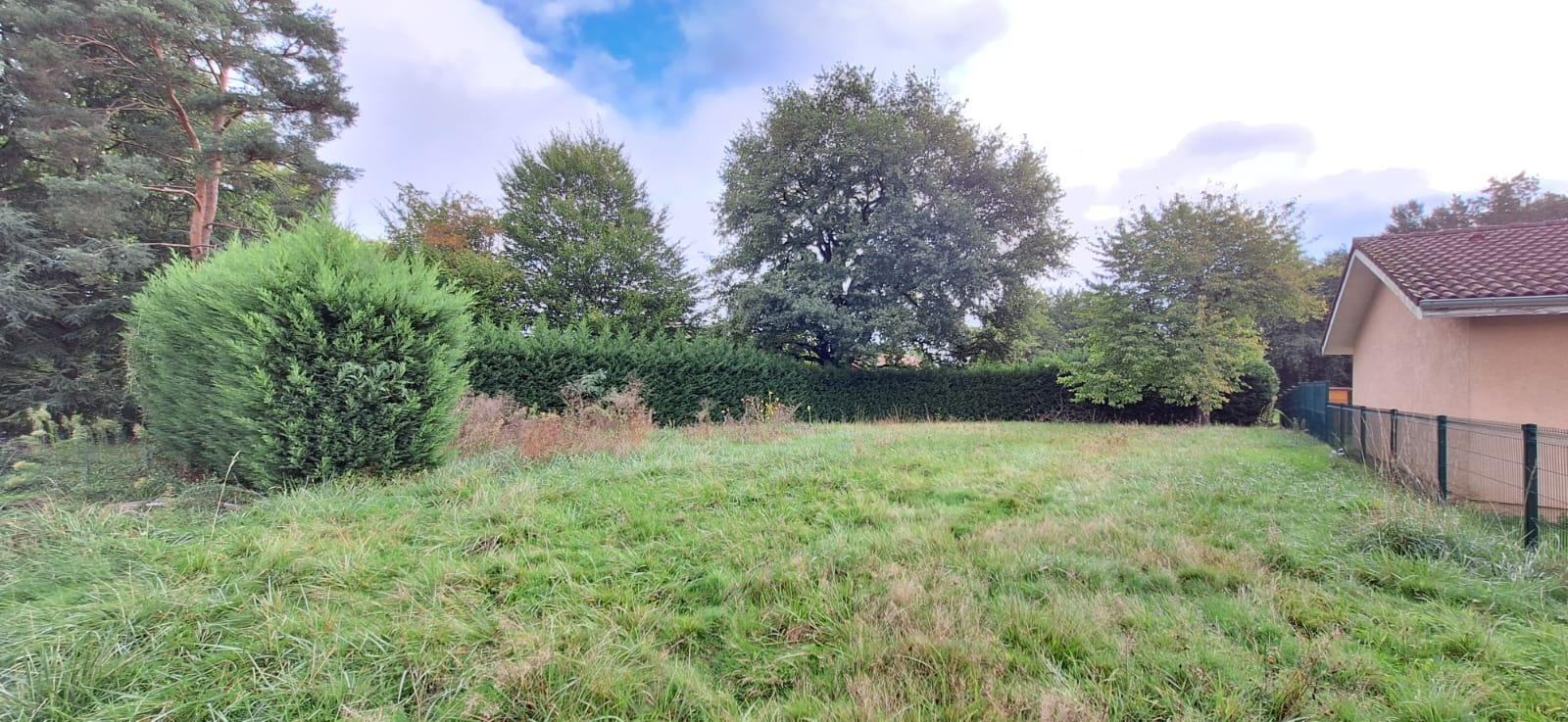 Photo Terrain à vendre à Polliat - terrain de 856m²  à viabiliser image 2/2