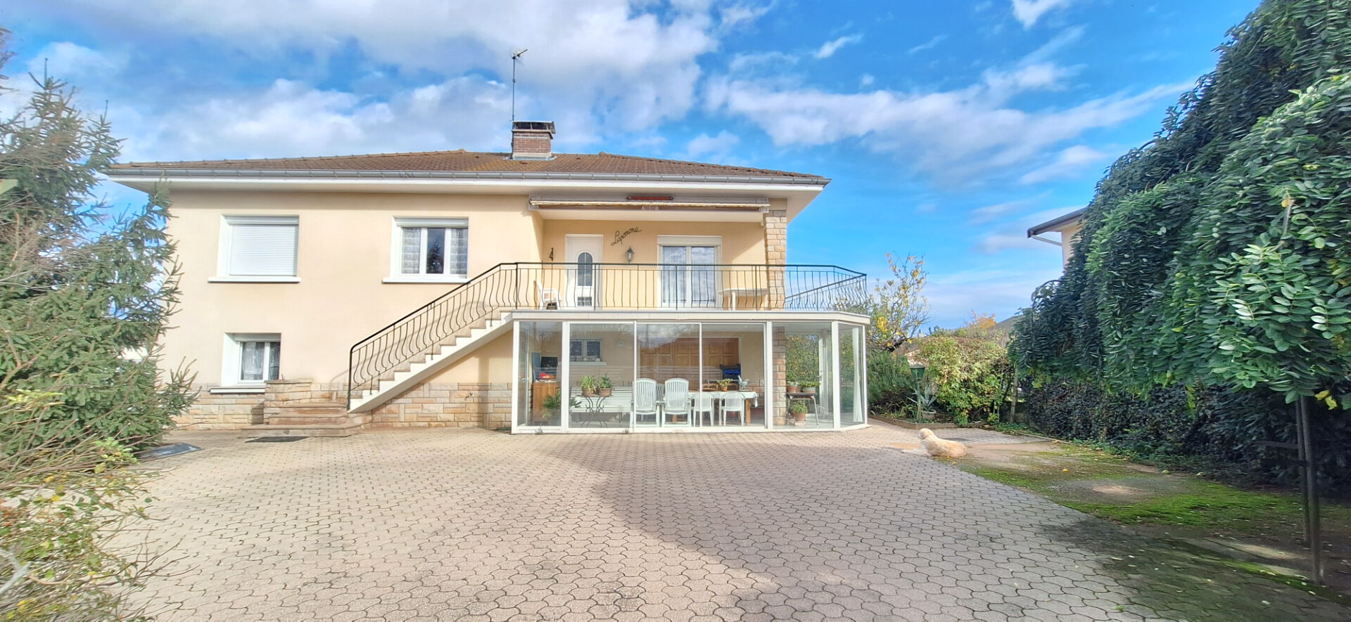 Photo À vendre : Maison spacieuse  157 m2 à Saint Denis Les Bourg - 5 chambres  avec 2 garages sur 871 m2 de terrain image 1/6