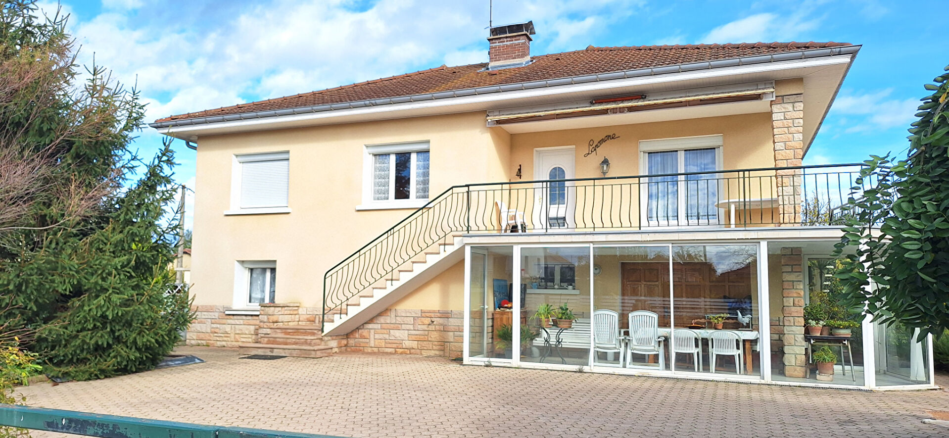 Photo À vendre : Maison spacieuse  157 m2 à Saint Denis Les Bourg - 5 chambres  avec 2 garages sur 871 m2 de terrain image 2/6