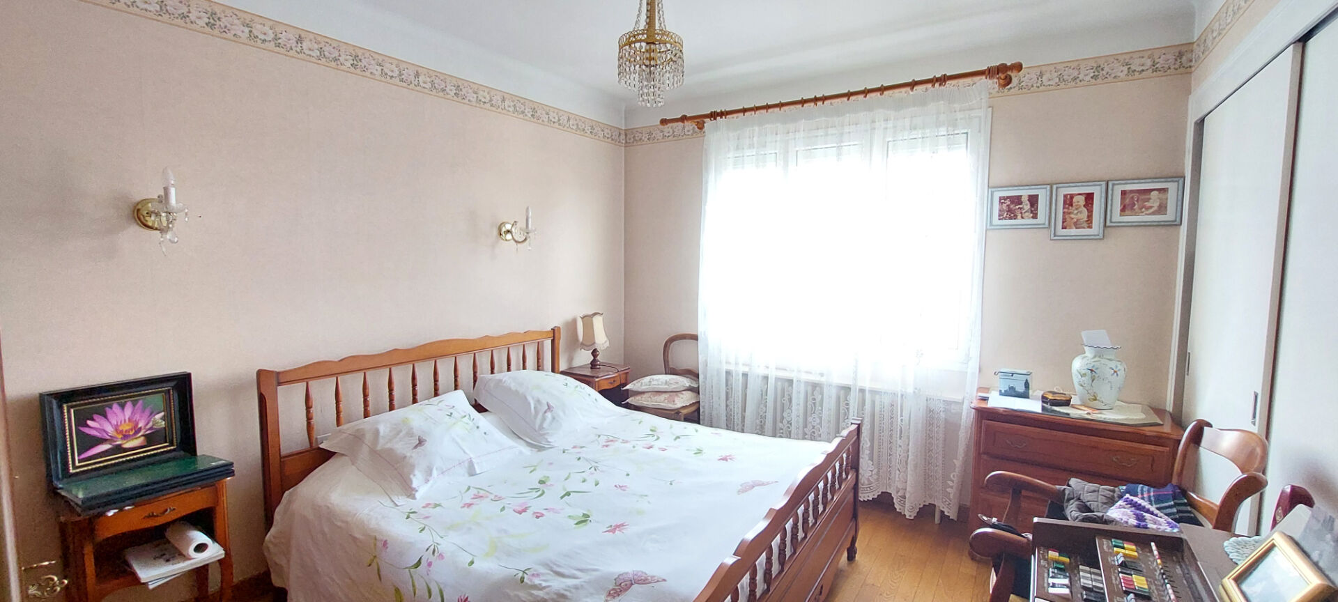 Photo À vendre : Maison spacieuse  157 m2 à Saint Denis Les Bourg - 5 chambres  avec 2 garages sur 871 m2 de terrain image 4/6