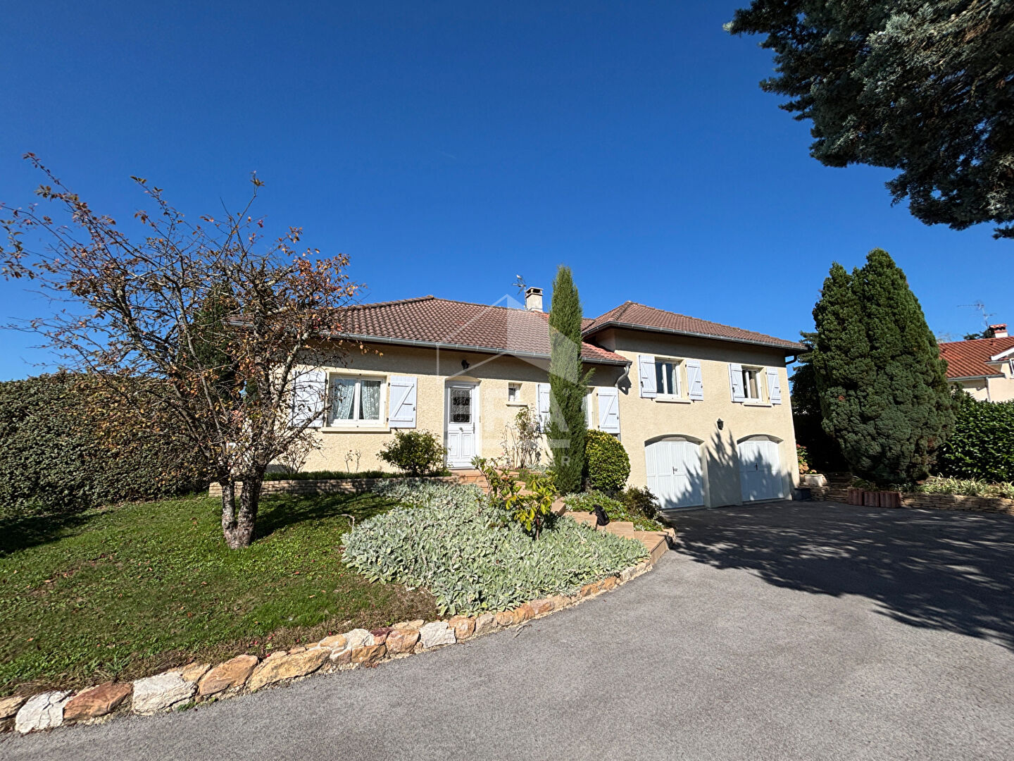 Photo Montagnat maison de 6 pièce(s) surface 142.59 m2, 4 chambres, un bureau, 2 pièces d'eau, double garage, piscine, chalet, ... image 2/6