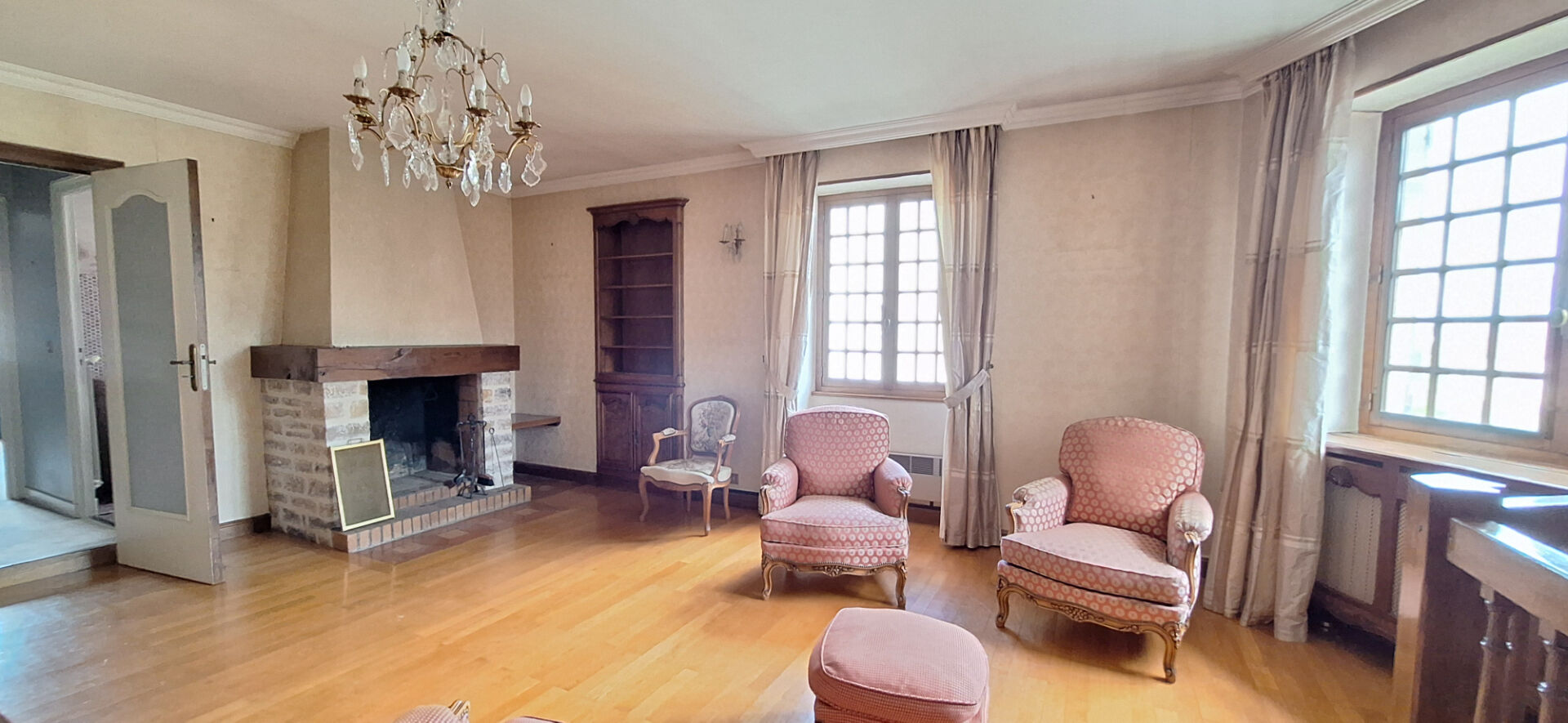 Photo Maison Bourgeoise à Vendre à Bourg-en-Bresse  173 m2 , 4 chambres - 6 pièces avec jardin spacieux ! image 1/6