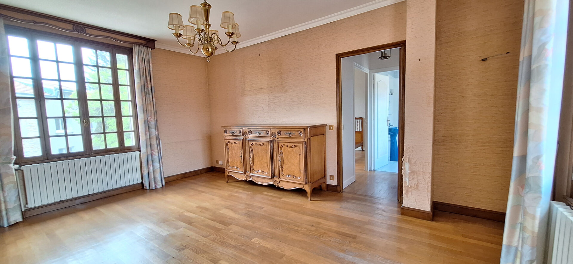 Photo Maison Bourgeoise à Vendre à Bourg-en-Bresse  173 m2 , 4 chambres - 6 pièces avec jardin spacieux ! image 4/6