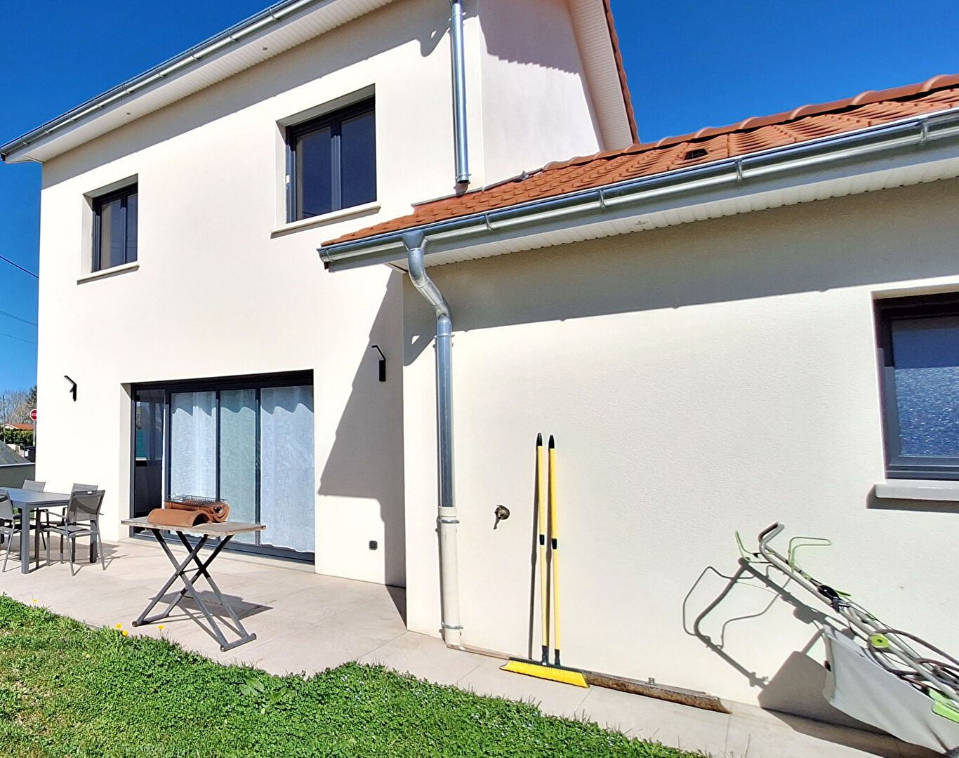 Maison recente 2023 à vendre à Attignat - 4 chambres, 110 m²+ garage sur 402 m2 de terrain