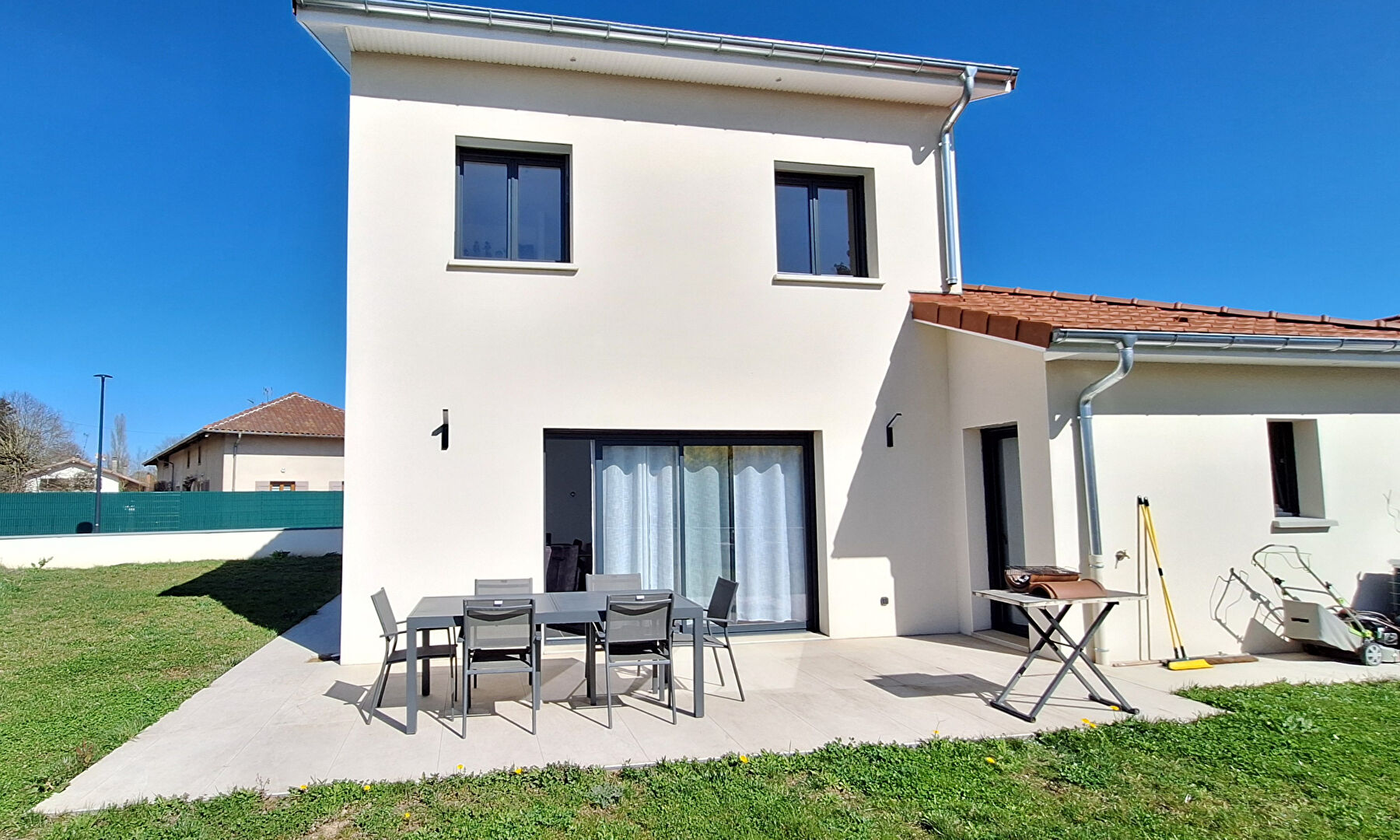 Photo Maison recente 2023 à vendre à Attignat - 4 chambres, 110 m²+ garage sur 402 m2 de terrain image 5/6