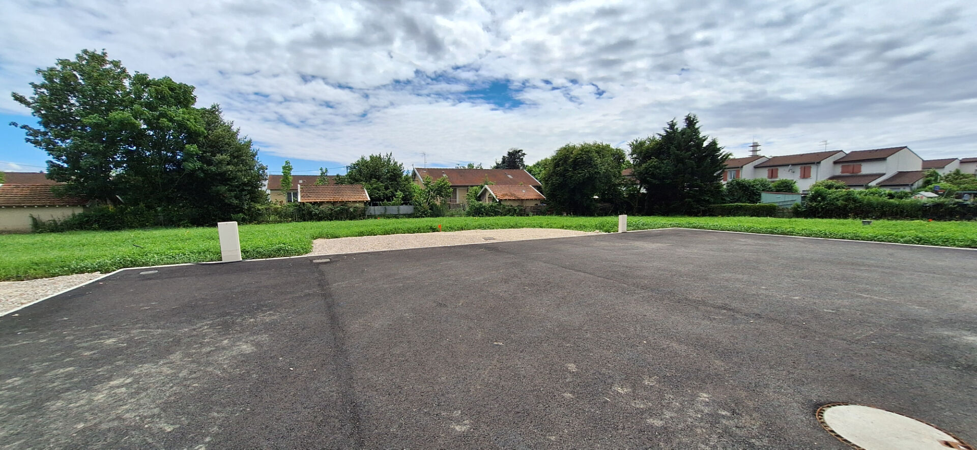 Centre ville de Bourg En Bresse , beau terrain à bâtir de  607 m2 viabilisé.