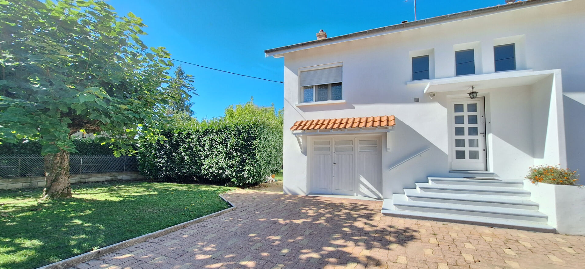 Photo Charmante Maison à Vendre à Bourg-en-Bresse - 5 pièces  3 ch  avec 737 m2  de terrain . image 6/6