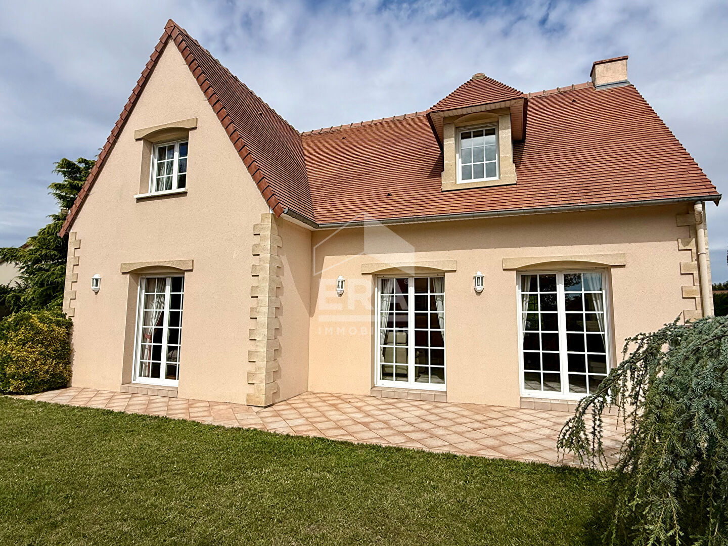 Maison familiale 5 pièces - 3 chambres dont suite parentale - Sous-sol total