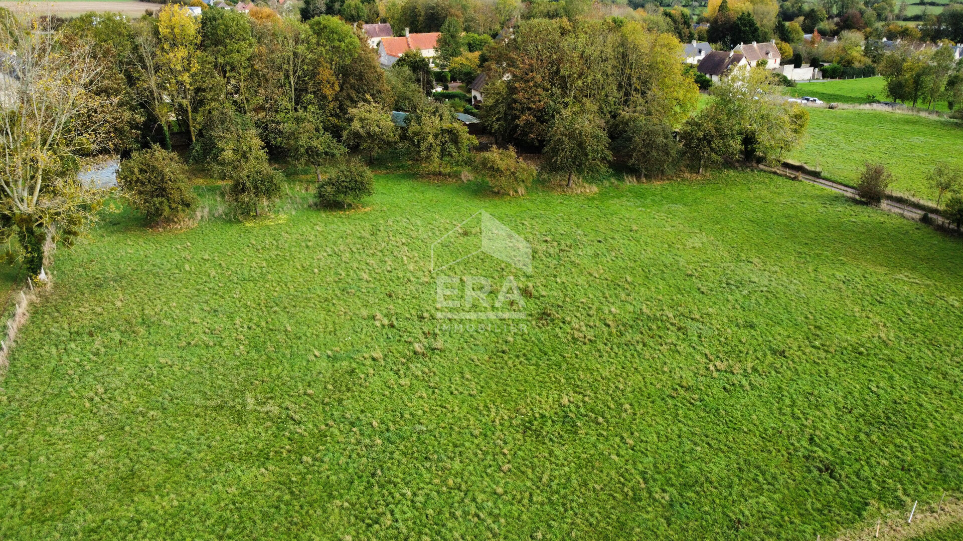 Terrain de plus d'un hectare avec dépendances ? Environnement rare à Thue-et-Mue, entre Caen et Bayeux