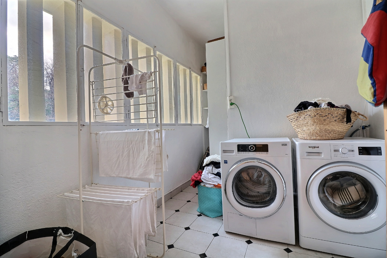 Photo A Louer Appartement meublé Marseille 13008 Borély/La Plage 3 pièce(s) 137 m2 avec balcon +cave et garage box image 4/6