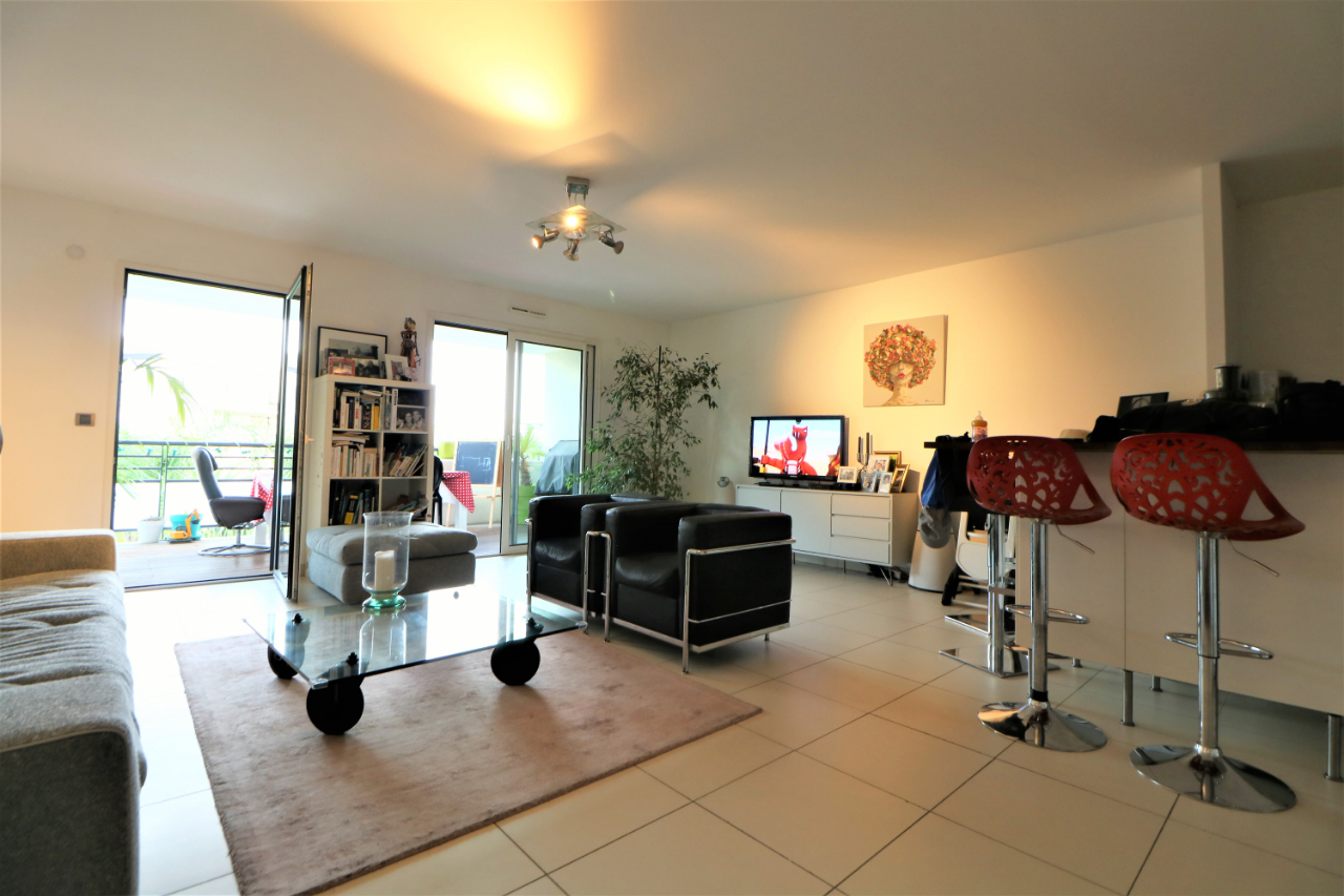 Photo A Louer Appartement Marseille 13008 Prado / David  3 pièce(s) 81.09 m2 +Deux terrasses et garage box image 2/6