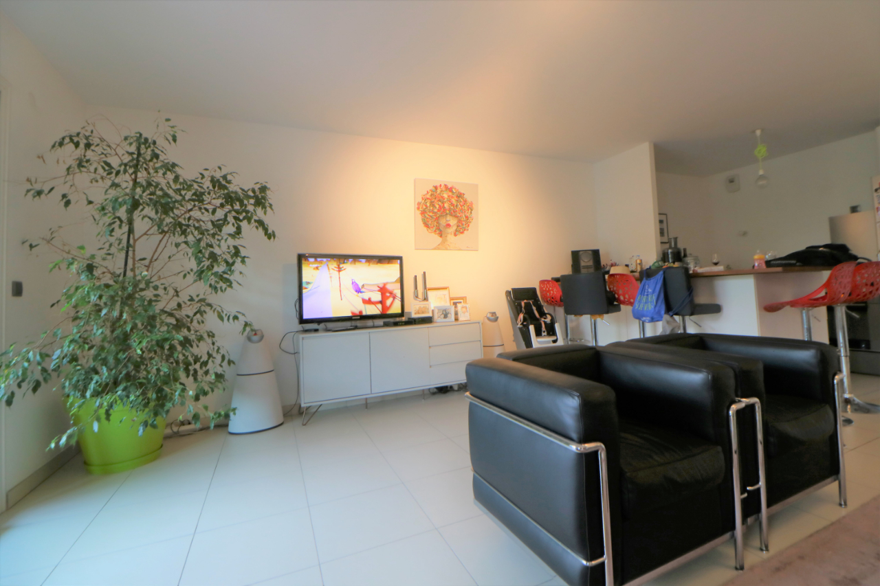 Photo A Louer Appartement Marseille 13008 Prado / David  3 pièce(s) 81.09 m2 +Deux terrasses et garage box image 3/6