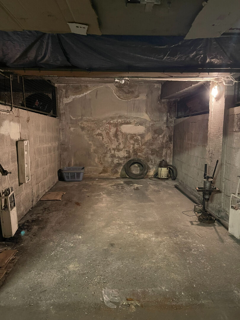 GARAGE /SOUS SOL/13004
