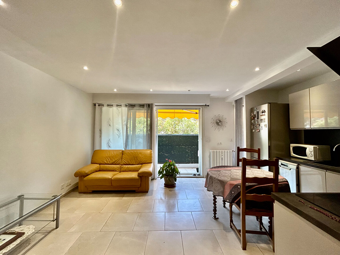 T2 Central proche accès autoroute / Terrasse / Cave