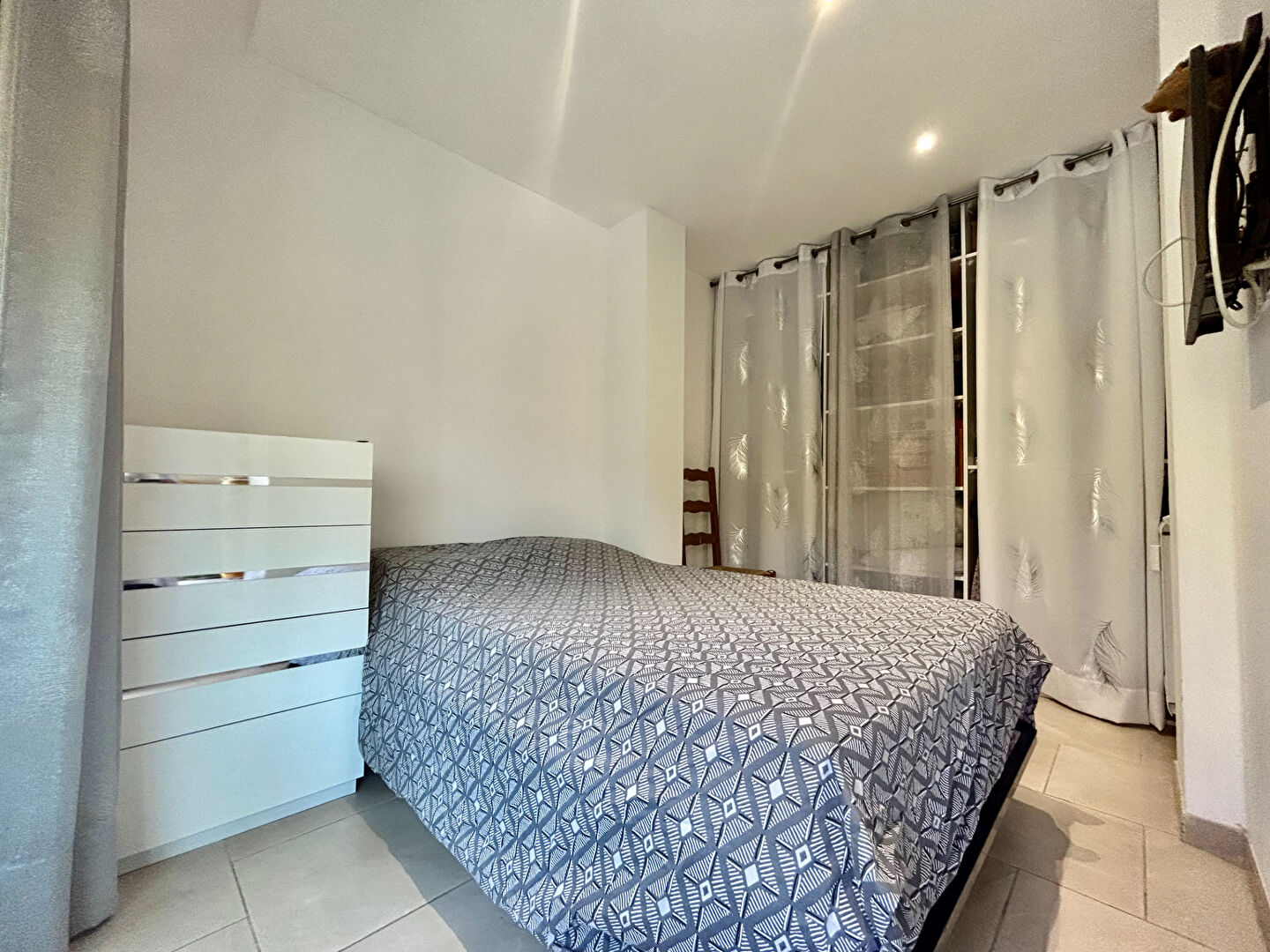 Photo T2 Central proche accès autoroute / Terrasse / Cave image 3/4