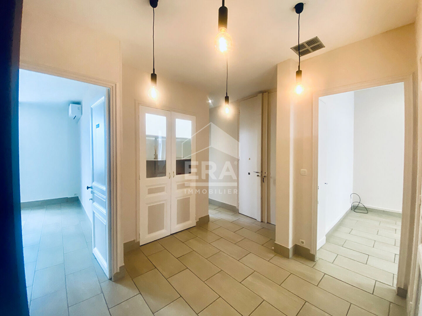 Photo Local d'activité Cannes 100 m2 image 2/6