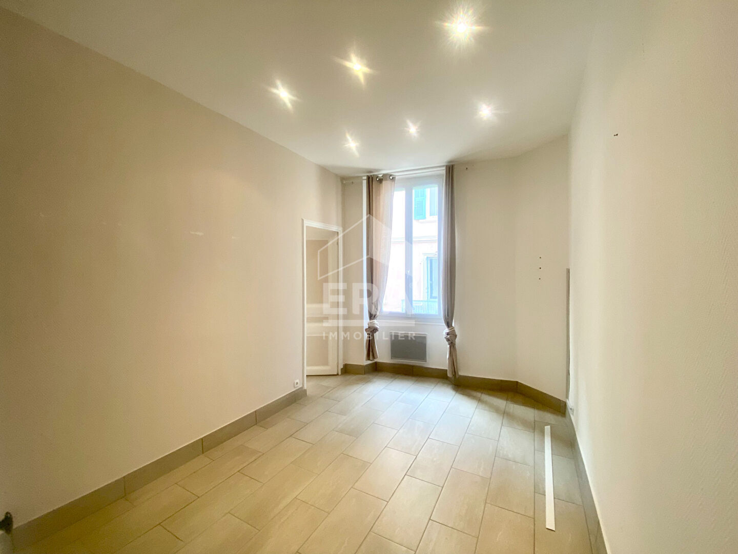 Photo Local d'activité Cannes 100 m2 image 5/6