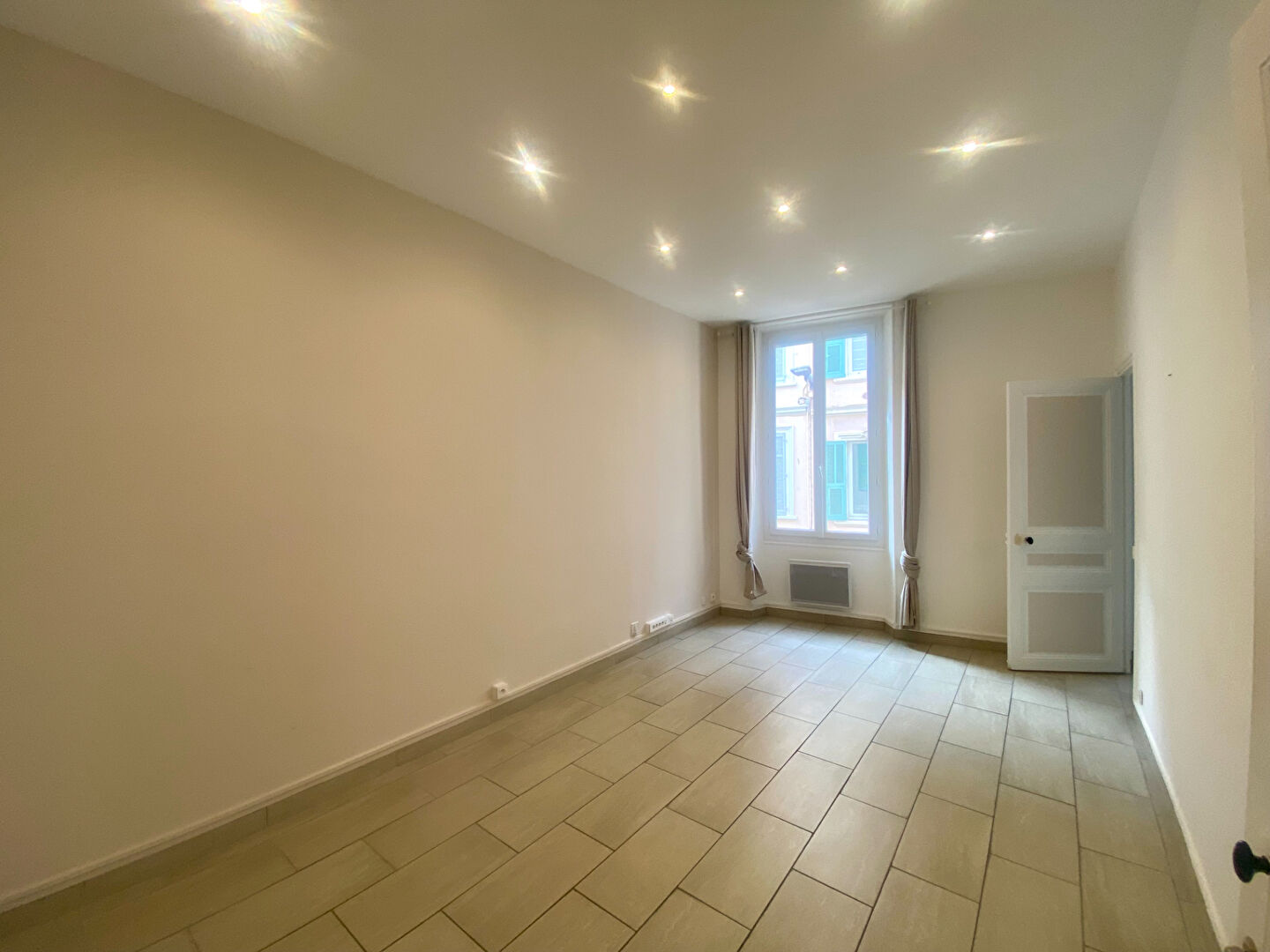 Photo Local commercial Cannes 100 m2 image 3/6