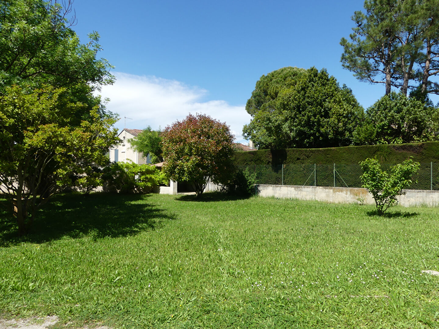 A VENDRE ENTRAIGUES SUR LA SORGUE Terrain constructible 317 m²