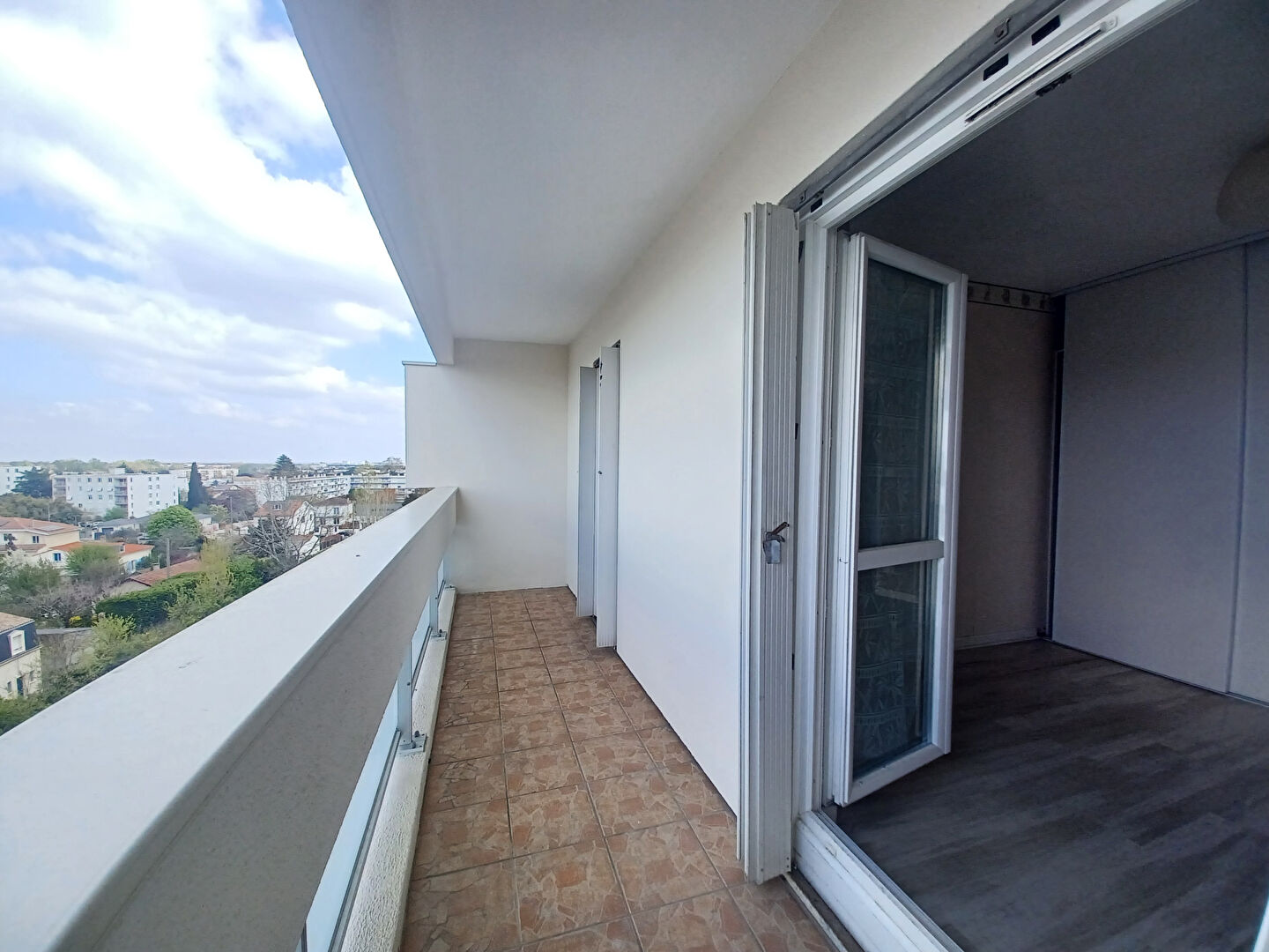 33000 BORDEAUX LE BOUSCAT - Appartement 3 pièces 68 m² A vendre .