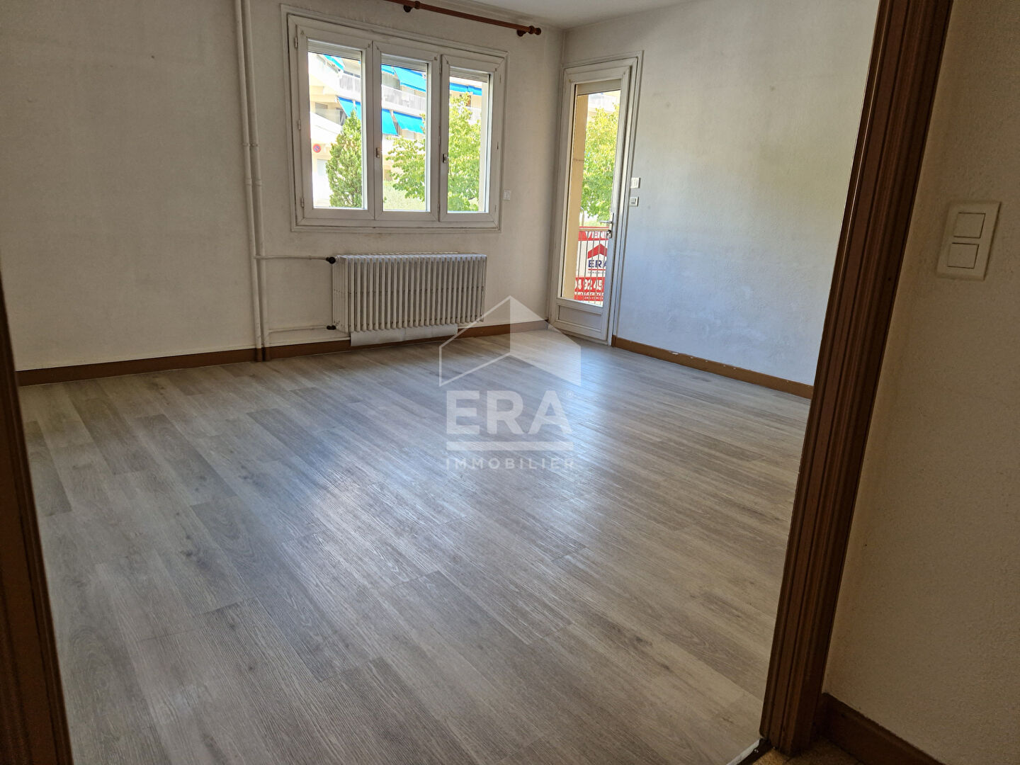 Photo À Vendre  T4 / 3 chambres + garage et cave image 2/6